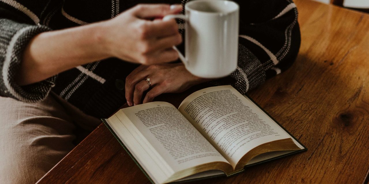 Wie Bücherlesen die Entwicklung von Kindern und Erwachsenen prägt