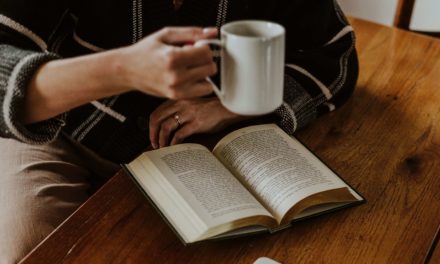 Wie Bücherlesen die Entwicklung von Kindern und Erwachsenen prägt